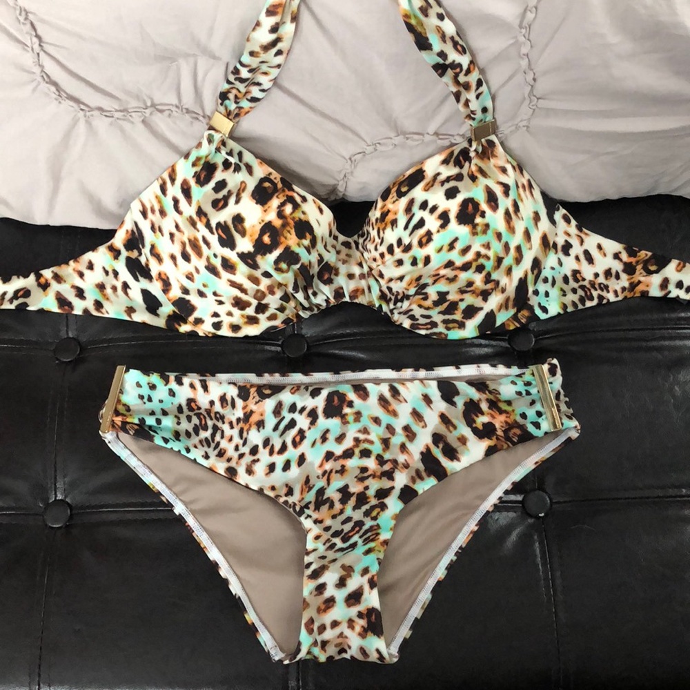 Victoria’s Secret bikini